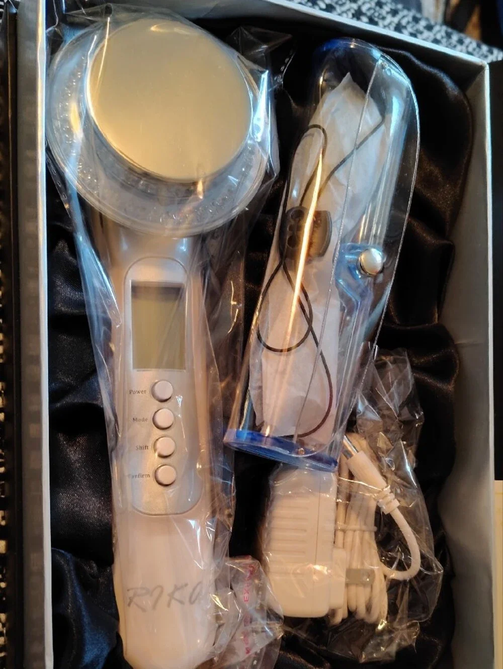 Rika LED facial massager Photo LED light therapy Facial Massager